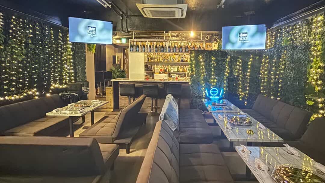 Bar Oasis｜那覇の貸切パーティー会場・10〜36名・深夜OK