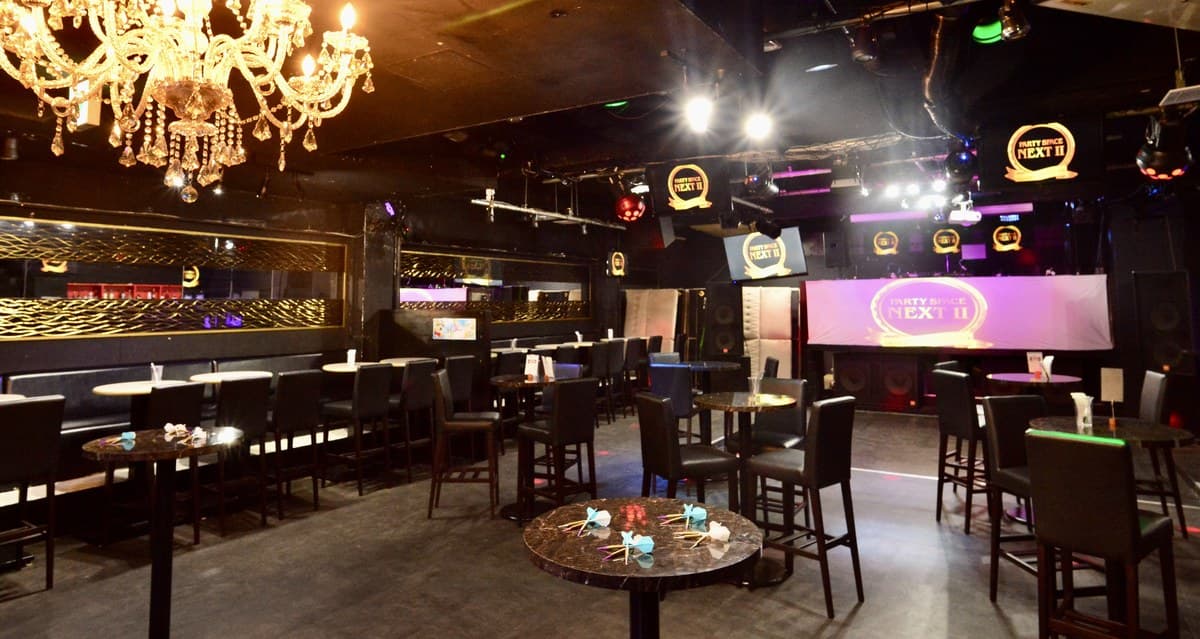 PARTYSPACE NEXTⅡ 沖縄市｜沖縄市の貸切パーティー会場・30〜180名・結婚式二次会
