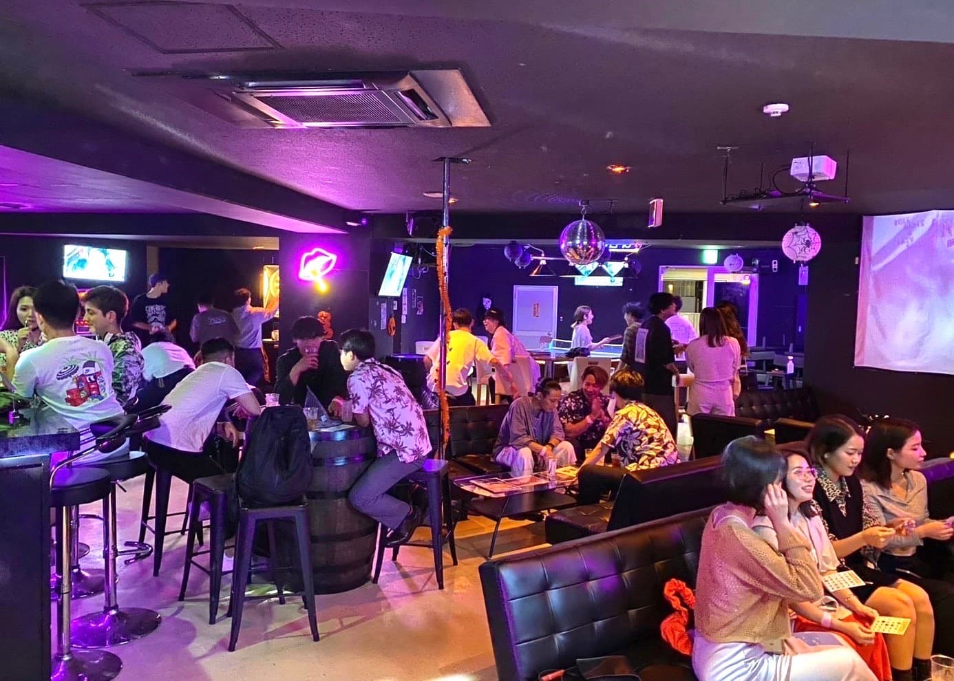 PARTYSPACE NEXT|国際通りの貸切パーティー会場・30〜150名・結婚式二次会・写真2