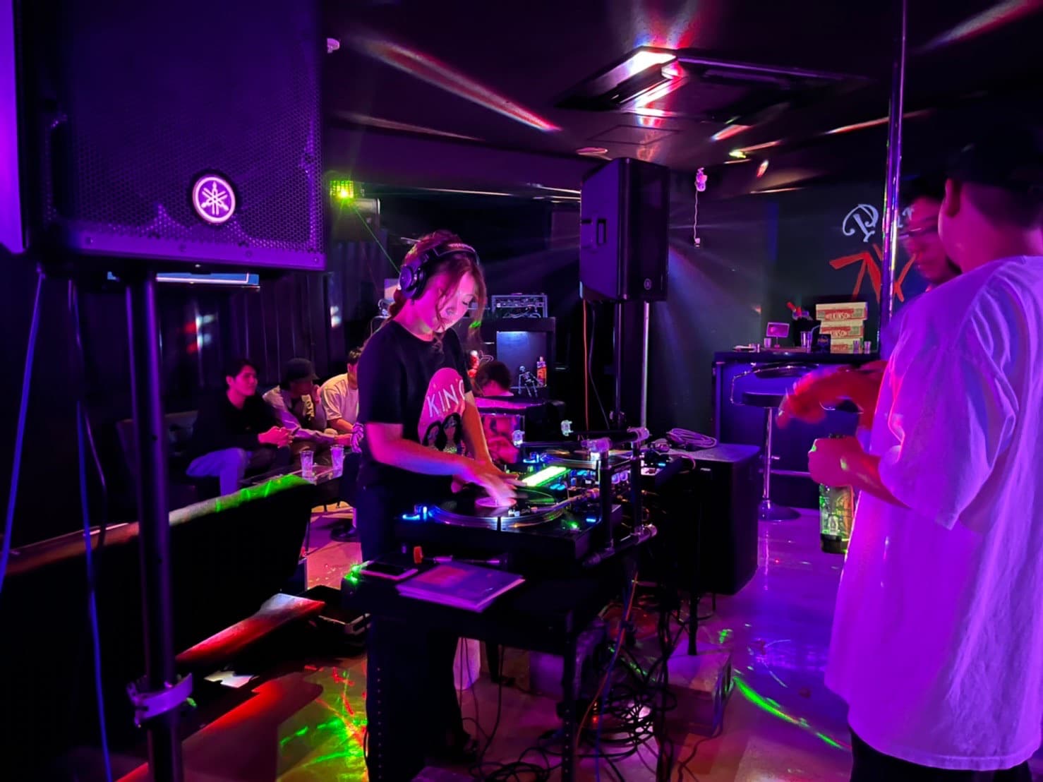 PARTYSPACE NEXT|国際通りの貸切パーティー会場・30〜150名・結婚式二次会・写真3