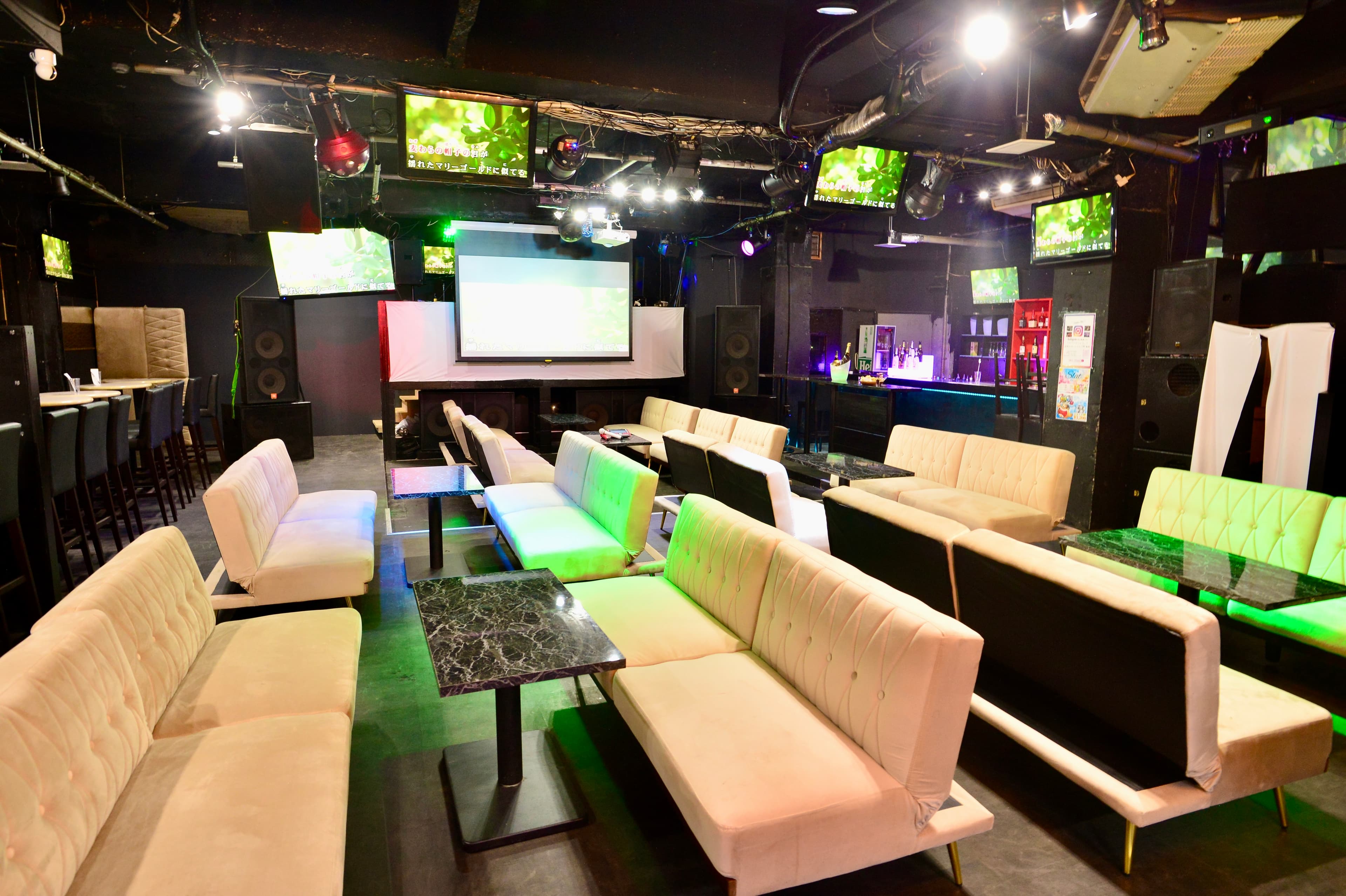 PARTYSPACE NEXTⅡ 沖縄市|沖縄市の貸切パーティー会場・30〜180名・結婚式二次会・写真5